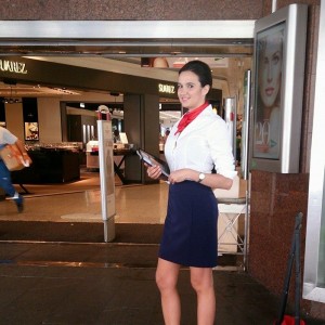 azafatas en el corte inglés